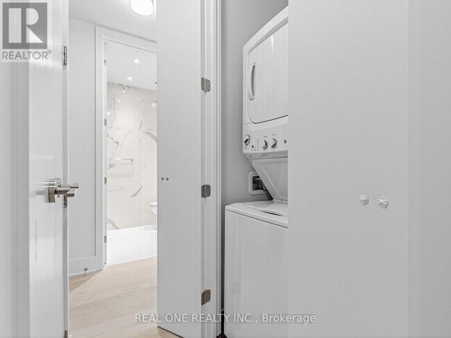 Building Photo - 11 Yorkville Ave