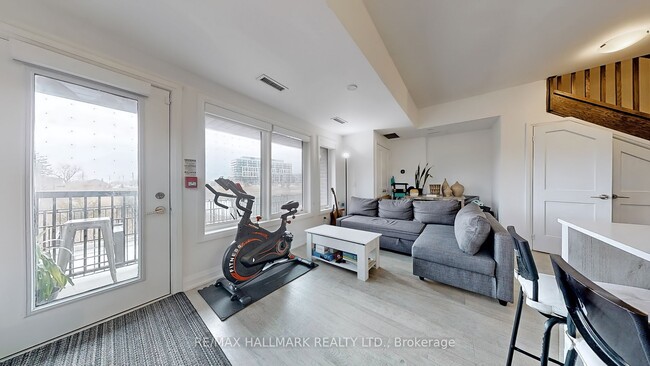 Photo du bâtiment - 155 Downsview Park Blvd