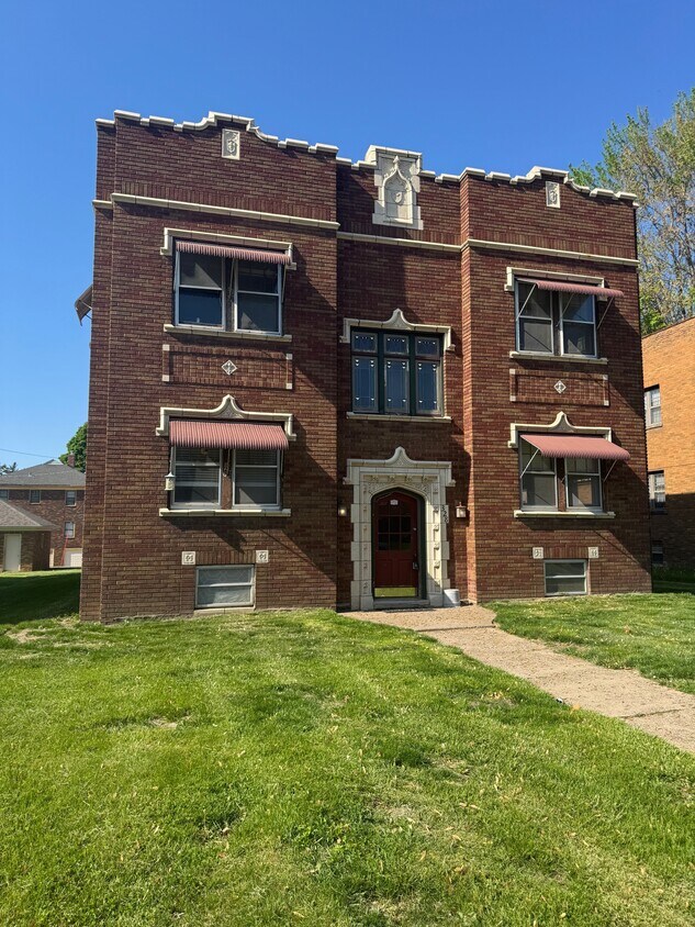 Primary Photo - 328 W Columbia Ave