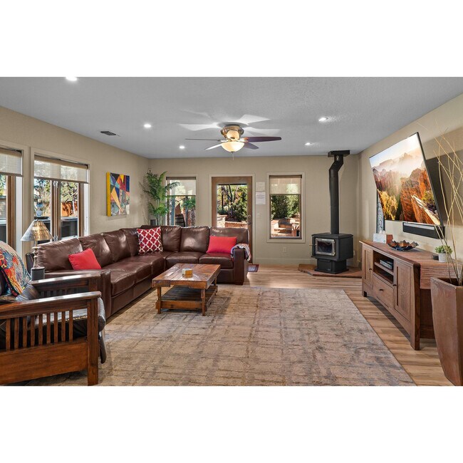 Foto del edificio - 77 Wild Horse Mesa Dr