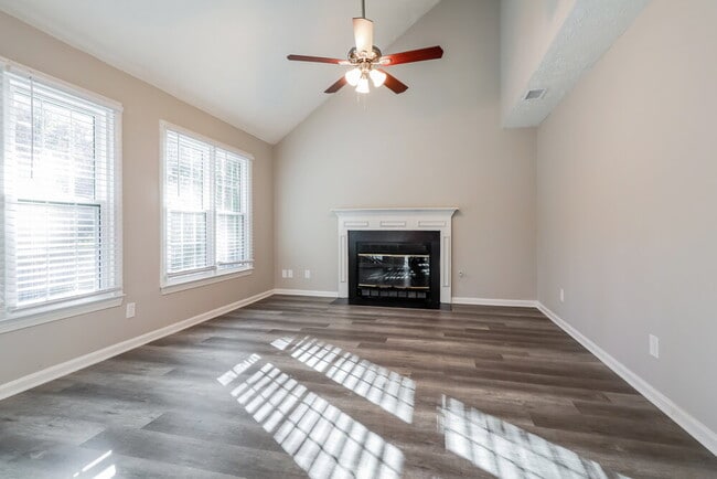 Foto del edificio - 1070 Hunters Creek Ct