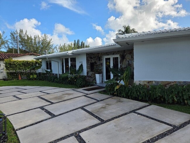 Building Photo - 8220 SW 48th St