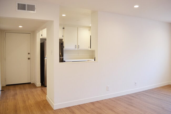 Building Photo - 800 Orange Grove Ave