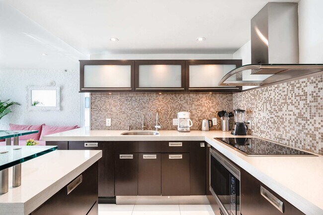 Foto del edificio - 2889 McFarlane Rd