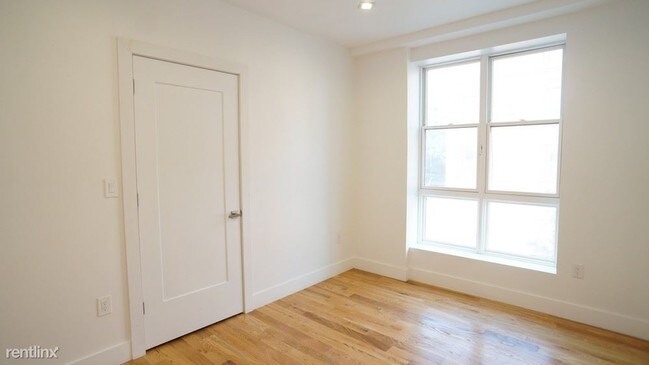 Foto del edificio - 352 Willis Ave