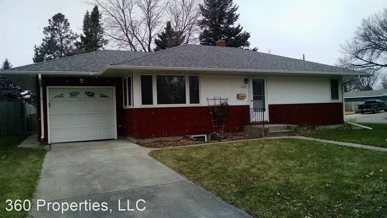 Primary Photo - 3 br, 1.5 bath House - 2203 6TH ST SOUTH