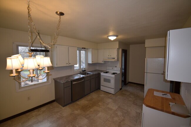 Building Photo - 34 Granite Dr