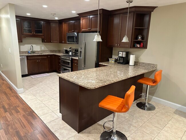 Foto del edificio - 756 Quaker Ln