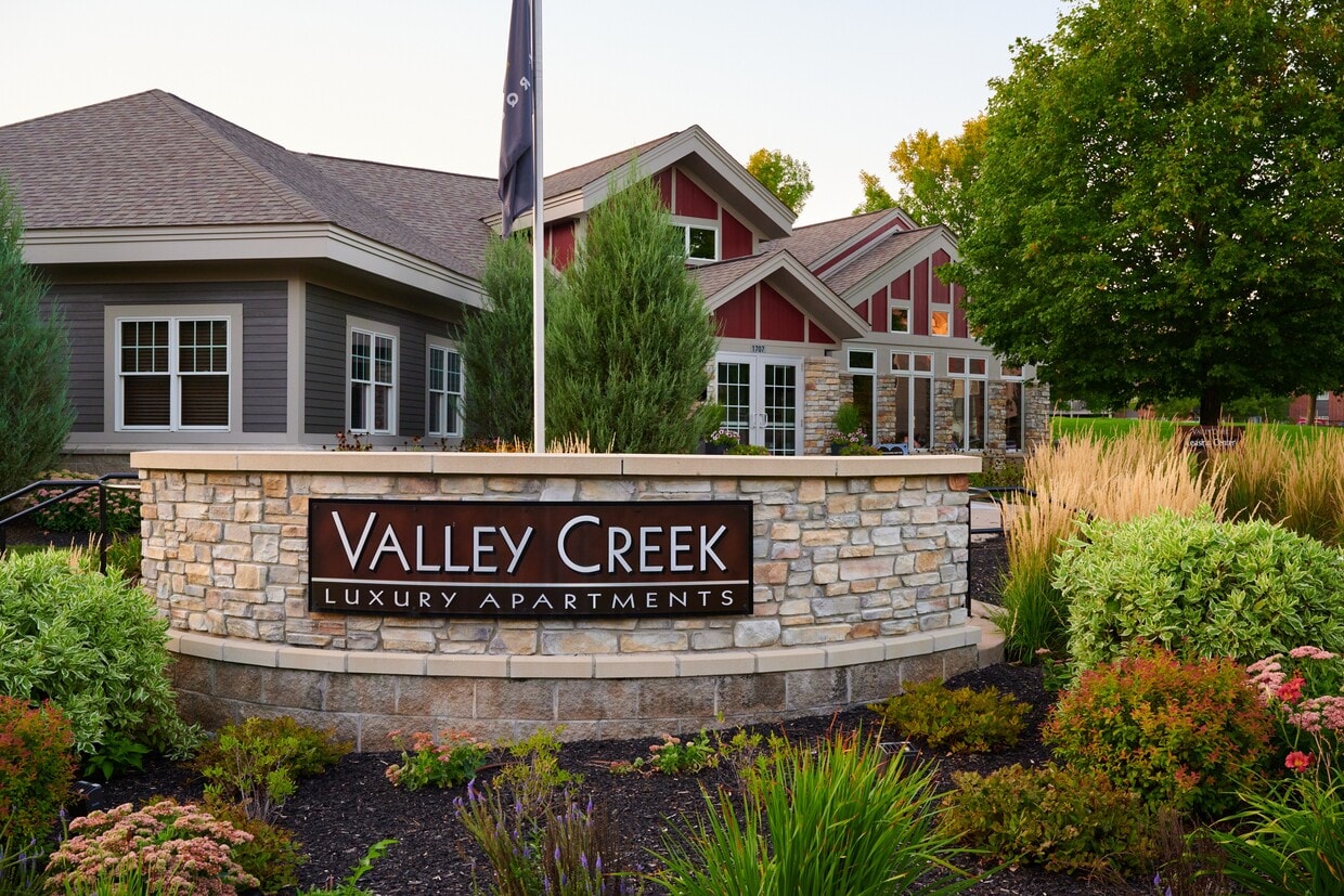 Valley Creek Apartments Apartments in Woodbury, MN