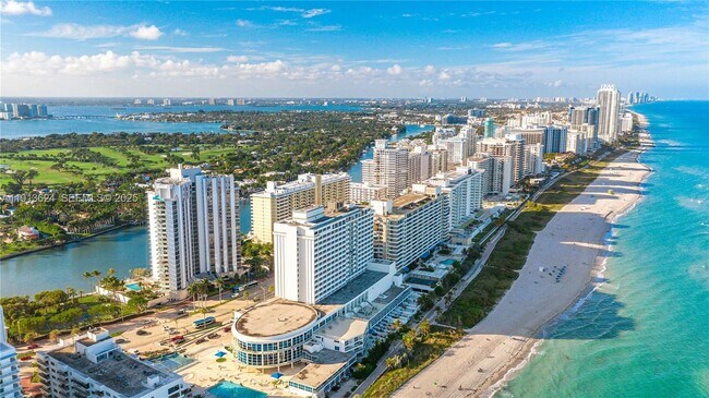 Foto del edificio - 5555 Collins Ave