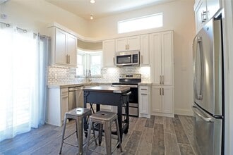 Building Photo - 2310 McDuffie St