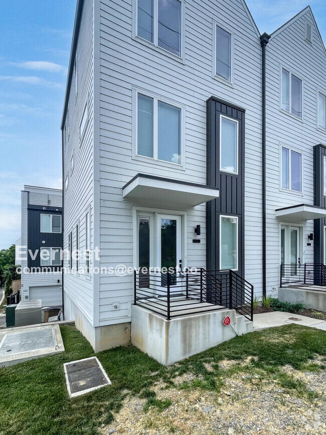 Building Photo - 2206 Buena Vista Pike