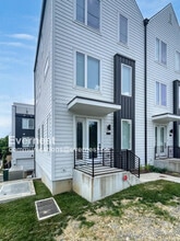 Building Photo - 2206 Buena Vista Pike