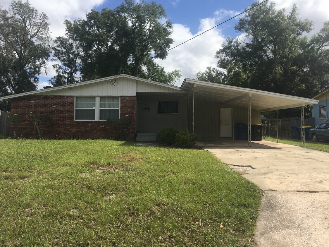 Primary Photo - 3br 2 bath Cozy home