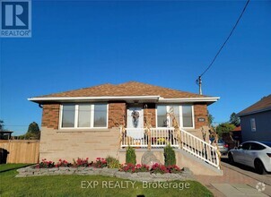 Building Photo - 819 Ritson Rd S