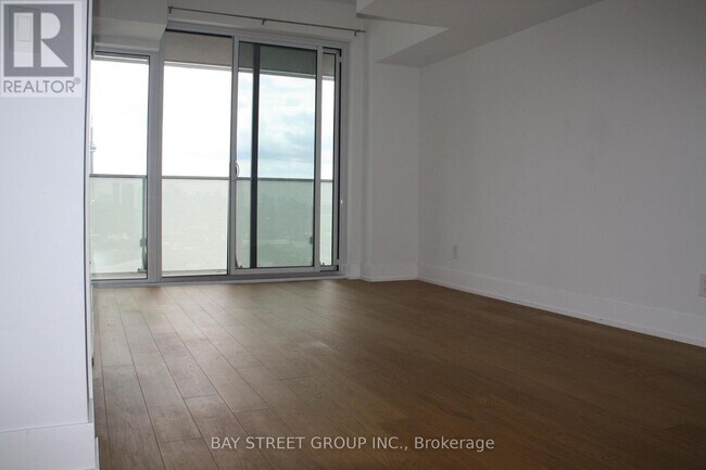 Building Photo - 200 Bloor St W