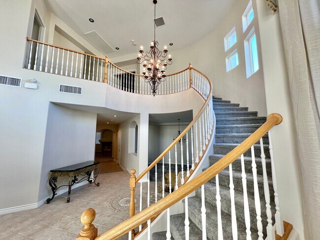 Building Photo - AMAZING 2 STORY HOME 4BD/4.5BA IN RHODES R...