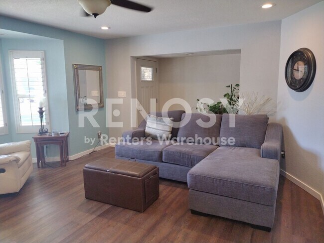 Foto del edificio - Ideal 3 Br+Den 2 Ba 2 Car Garage Home with Pool Near Loop 202 and Gilbert Rd in Mesa