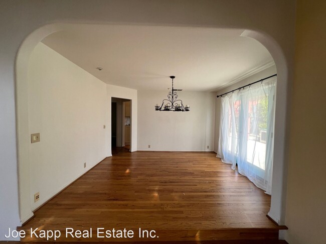 Building Photo - 3 br, 2.5 bath House - 174 N Pacific Ave.