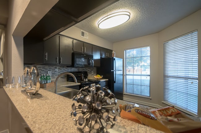 Contemporary Apartment Home - Legacy