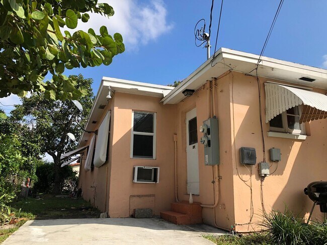 Foto del edificio - 7305 NW 17th Ct