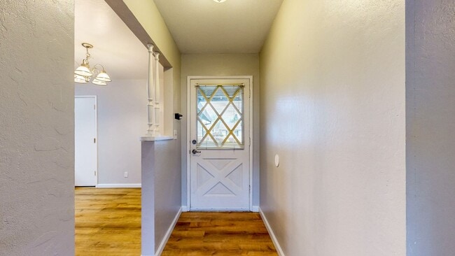 Foto del edificio - 3 Bedroom 2 Full Bath with Private Yard and 1 Car Garage !