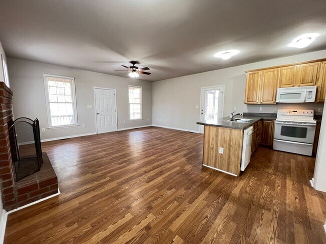 Foto del edificio - 121 Quail Springs Ct