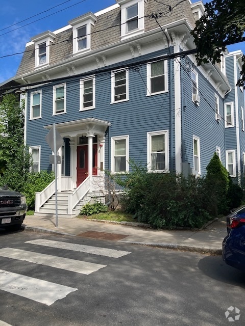Building Photo - 152 Pearl St