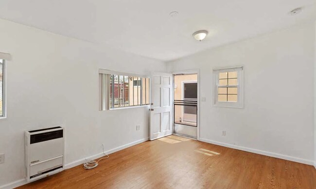 Foto del edificio - 2452 Colby Ave