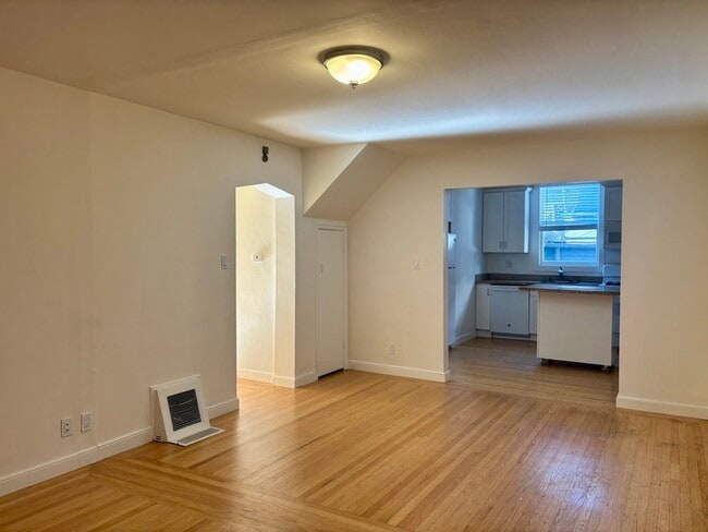 Building Photo - 184 Pixley St