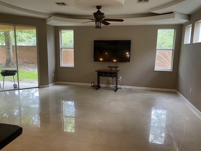 Building Photo - 1041 Lascala Dr