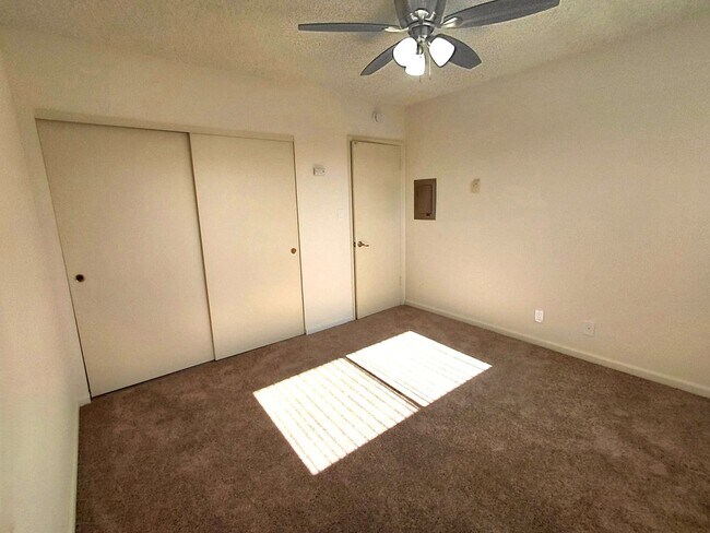 Foto del edificio - Memorial Apartments- Super Clean 2 Bedroom 1 Bath Apartment in Memorial Heights