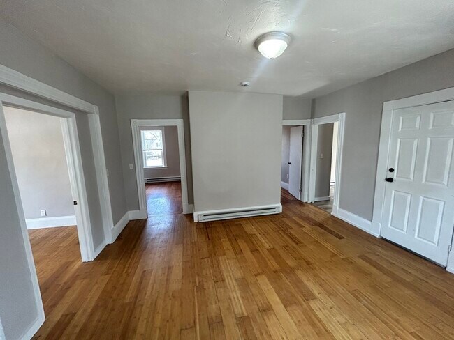 Building Photo - 35 Newcomb Pl