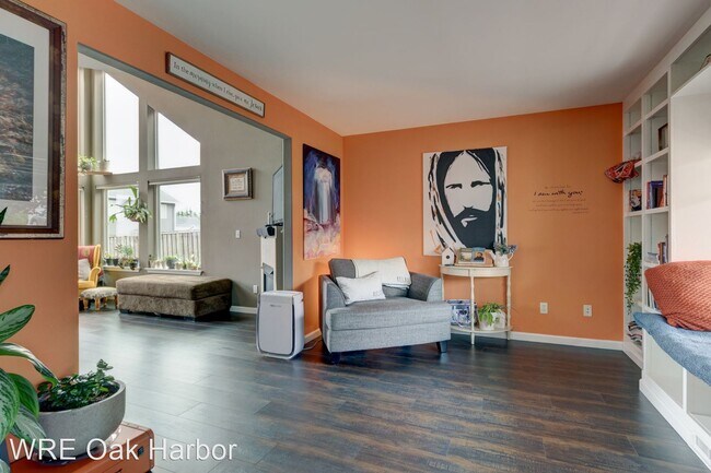 Building Photo - 3 br, 2.5 bath House - 1765 NW Almond Lp