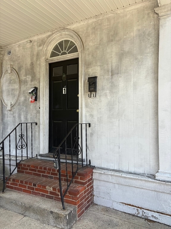 Building Photo - 215 W Elm St