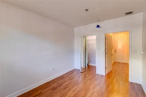 Foto del edificio - 424 Olssen Ave