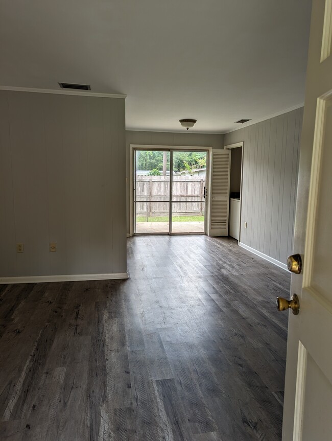 Living Room/Dining - 1605 Mamie St