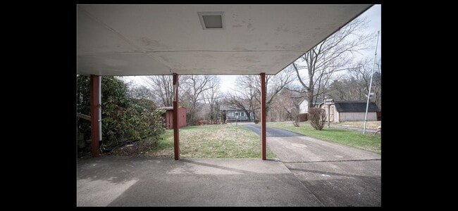 Building Photo - 23 Briggs St