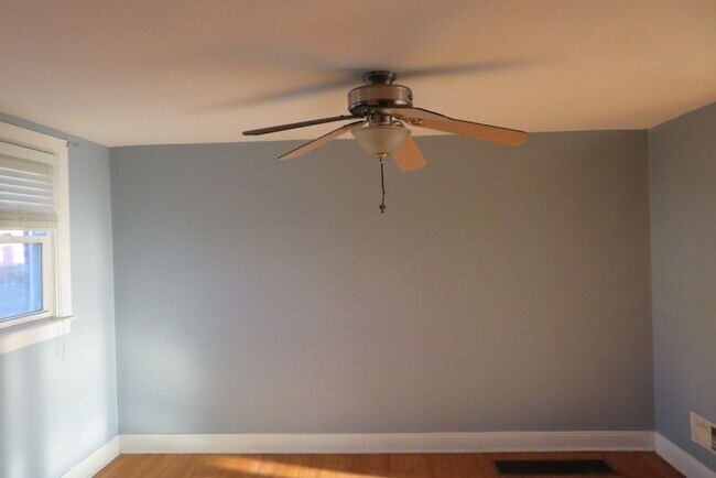 Foto del edificio - 7255 Rutland St.