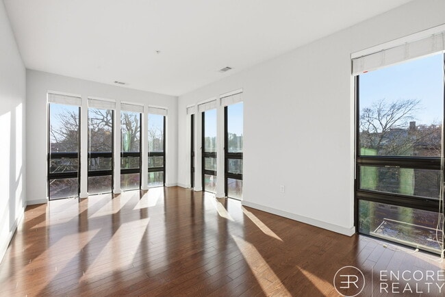 Building Photo - 45 Marion St