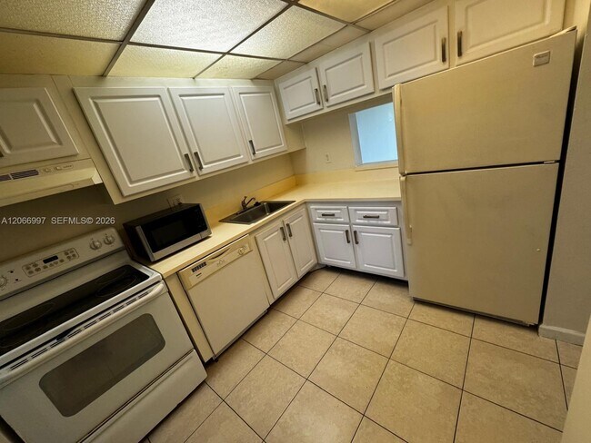 Foto del edificio - 8020 Fairview Dr