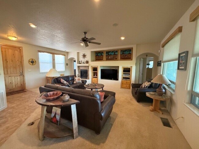 Foto del edificio - Long Term Vacation Rental Available Now - Fully Furnished In Verde Santa Fe on the golf course, B...