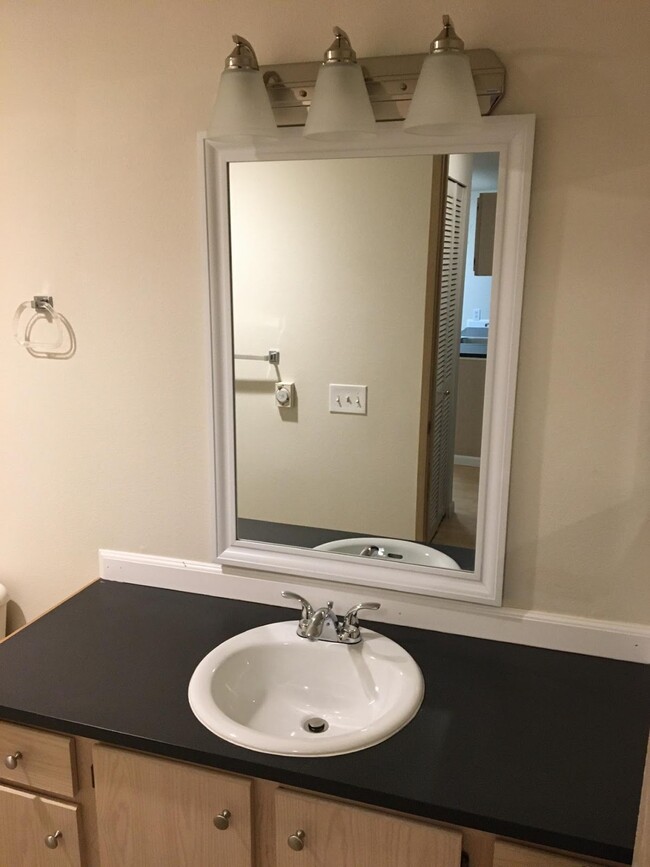 Foto del edificio - 12327 Roosevelt Way NE