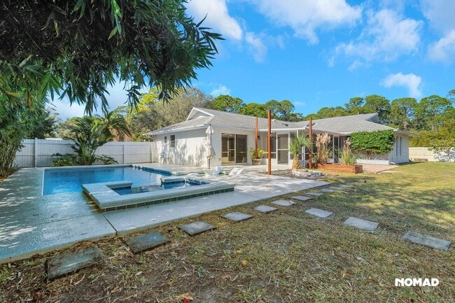 Building Photo - Spacious 3BR House in Edgewater