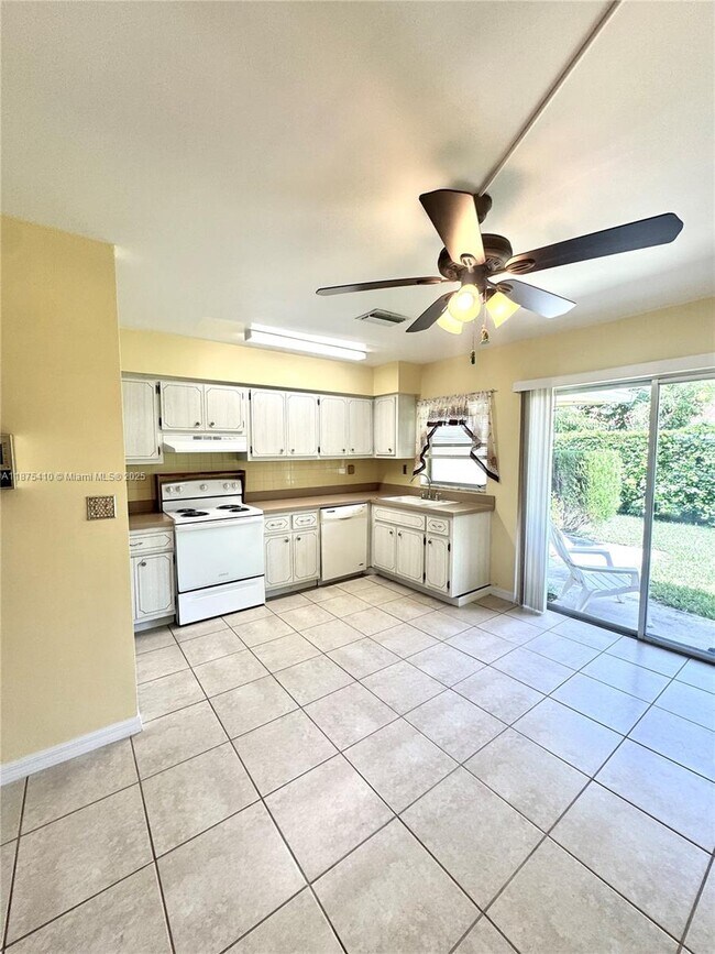 Foto del edificio - 2719 NE 32nd St