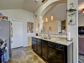 Building Photo - 1096 Twin Estates Dr