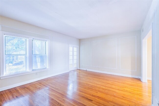 Foto del edificio - 6803 Kingsbury Blvd