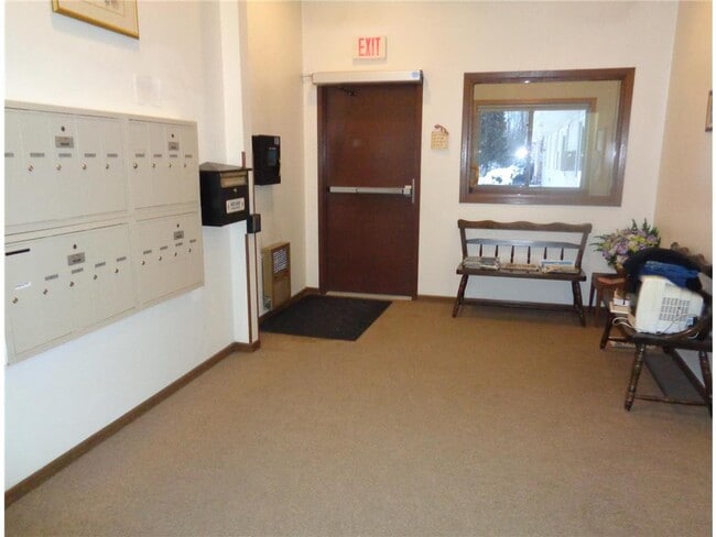 Building Photo - 6717 Old Sawmill Rd