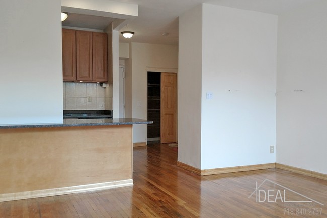 Building Photo - Oversized Studio with Terrace in Park Slope.