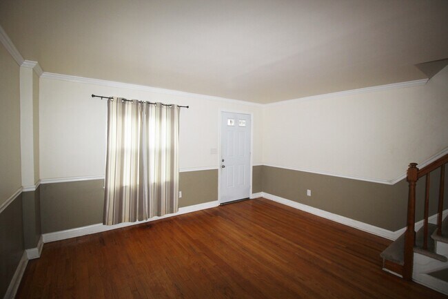 Foto del edificio - 2111 Redthorn Rd